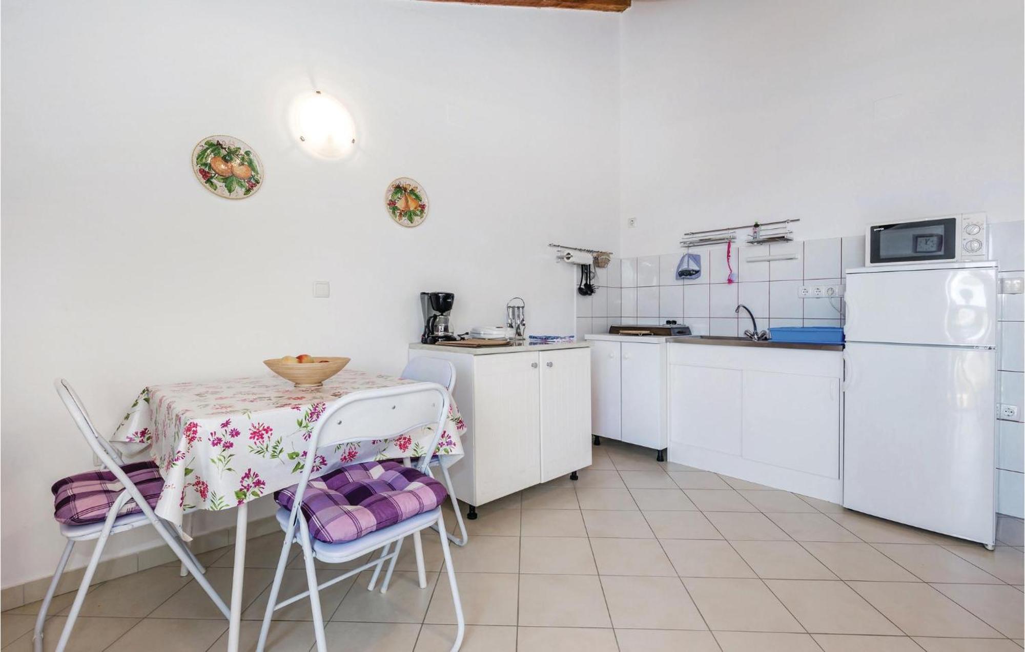 Nice Apartment In Rab With Kitchen Barbat na Rabu Ngoại thất bức ảnh